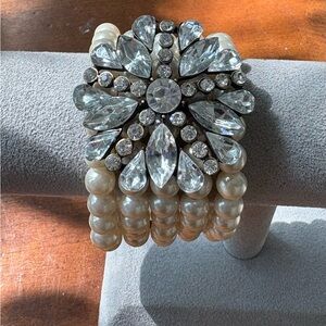 Elegant Pearl and Crystal Bracelet